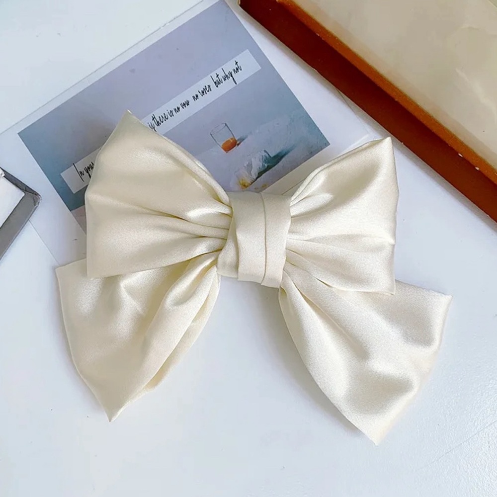 White Hairbow